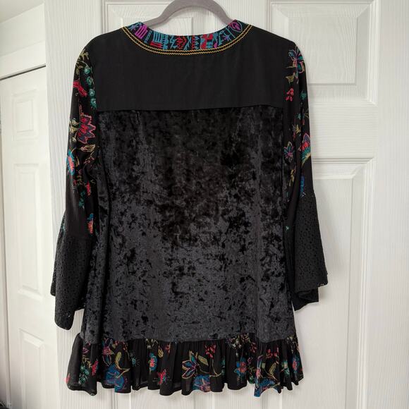 Calessa Women's Embroidered Floral Velvet Bell Sleeve Top Size Medium - Picture 11 of 13